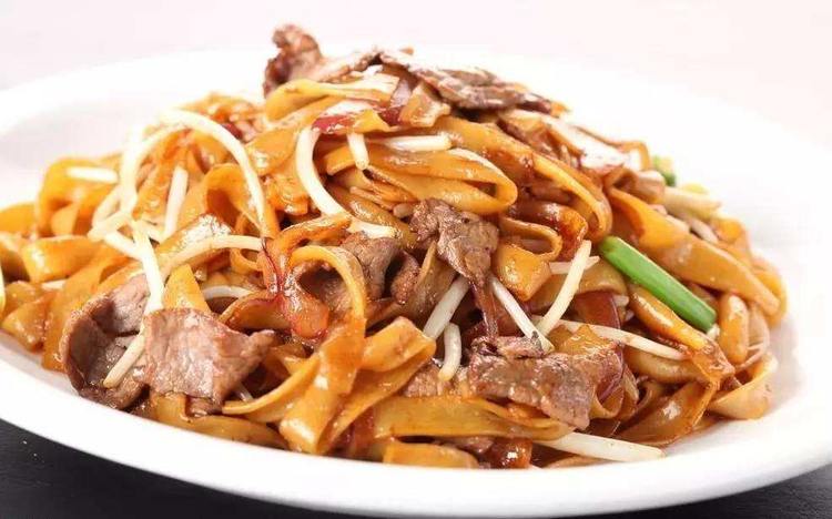 经典粤菜干炒牛河看似简单实则非常考验技术学会天天都想吃