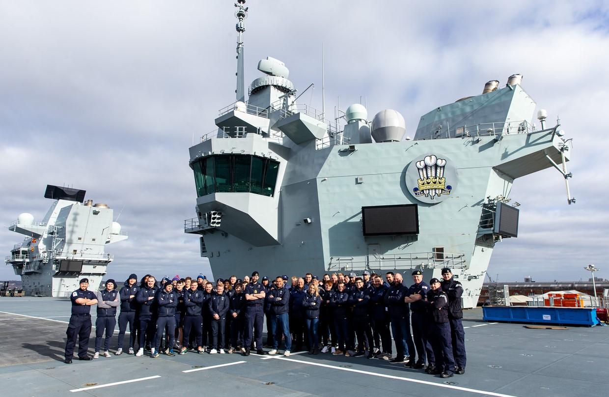 英国皇家海军价值32亿英镑的航空母舰严重泄漏,机舱被淹