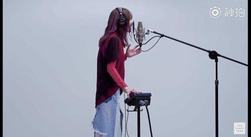 LiSA演唱《鬼灭之刃：无限列车篇》主题曲《炎》……_新浪新闻