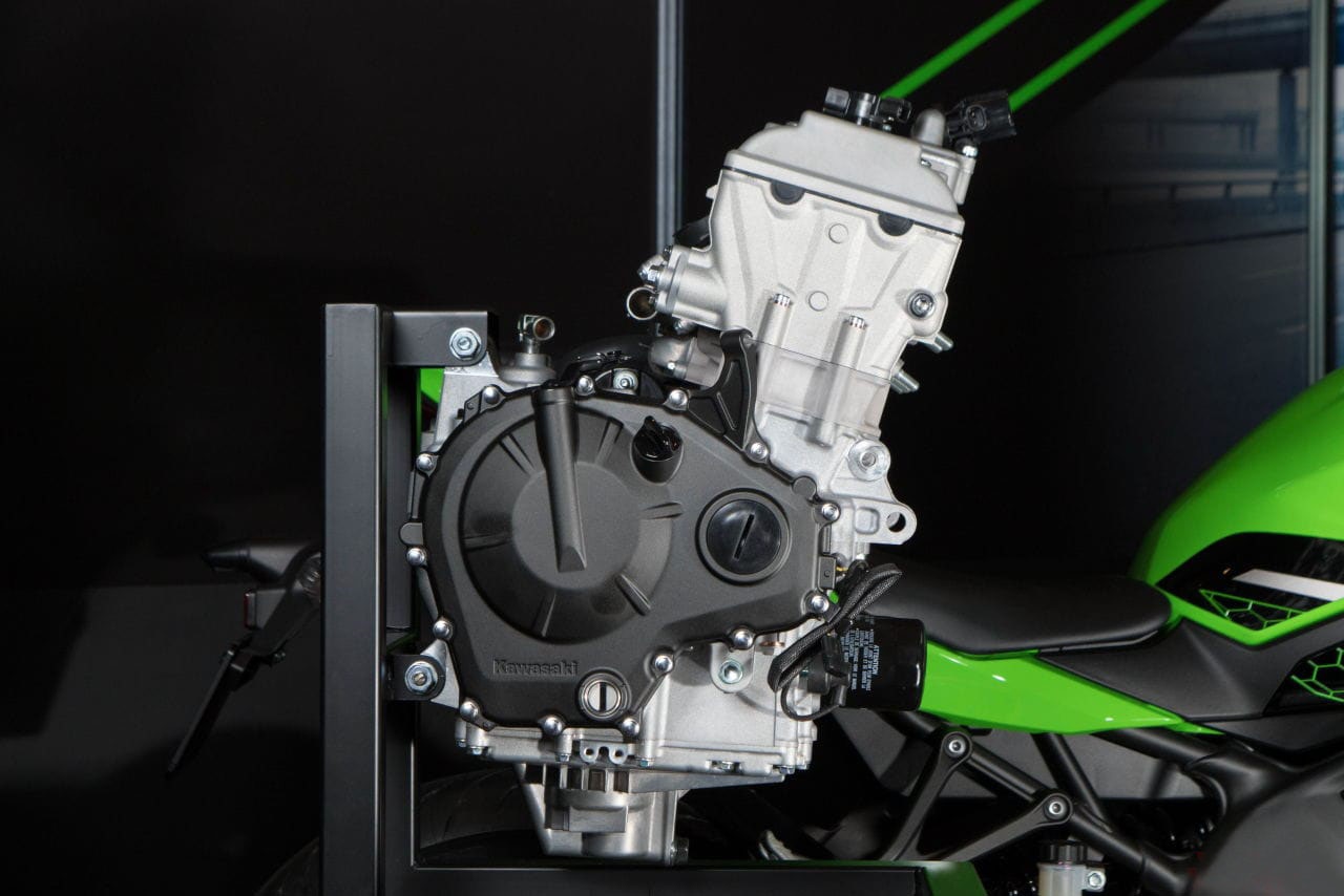 四缸250 马力高达60匹 川崎zx-25rr遭曝光