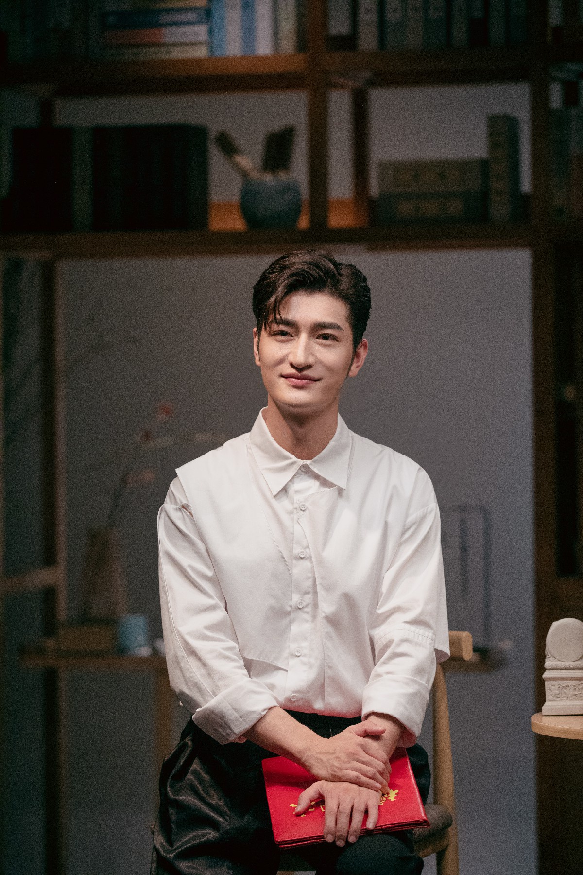 尹颂在榜样阅读中汲取力量修筑梦想