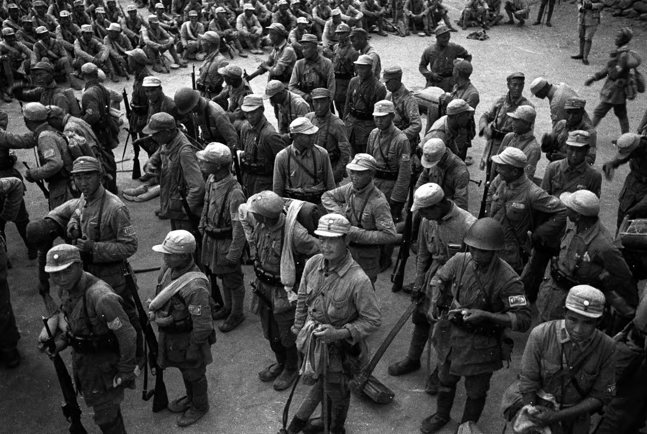 摄影师拍下八路军大部队没有出现一个女兵跟电视剧不同