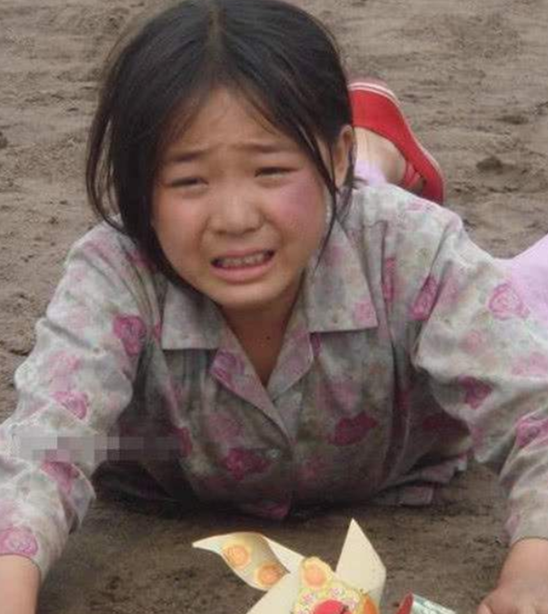 《暖春》这部剧苦情剧相信各位都看过,小编也看过这部剧,当年的年龄还