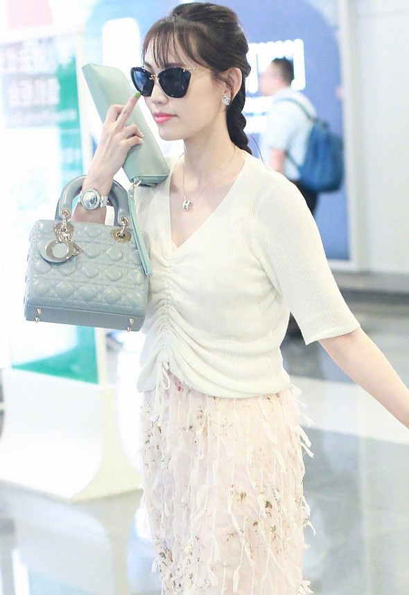 马蓉真当自己成明星面露笑容跟粉丝示好状态完胜王宝强现女友