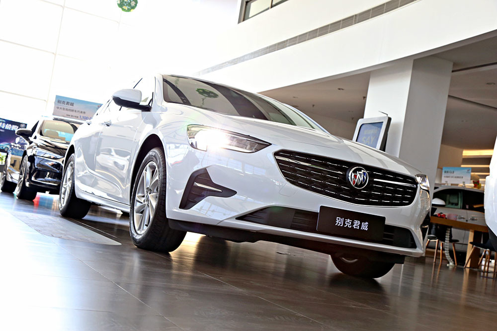 高颜有料还不贵 体验别克君威552t 精英型