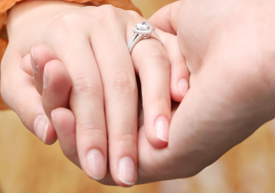 “男士一生只能定制一枚” 夫妻店迪阿股份的生意经公开