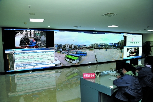 贵阳公交集团的"智慧"调度室.记者 周永 摄