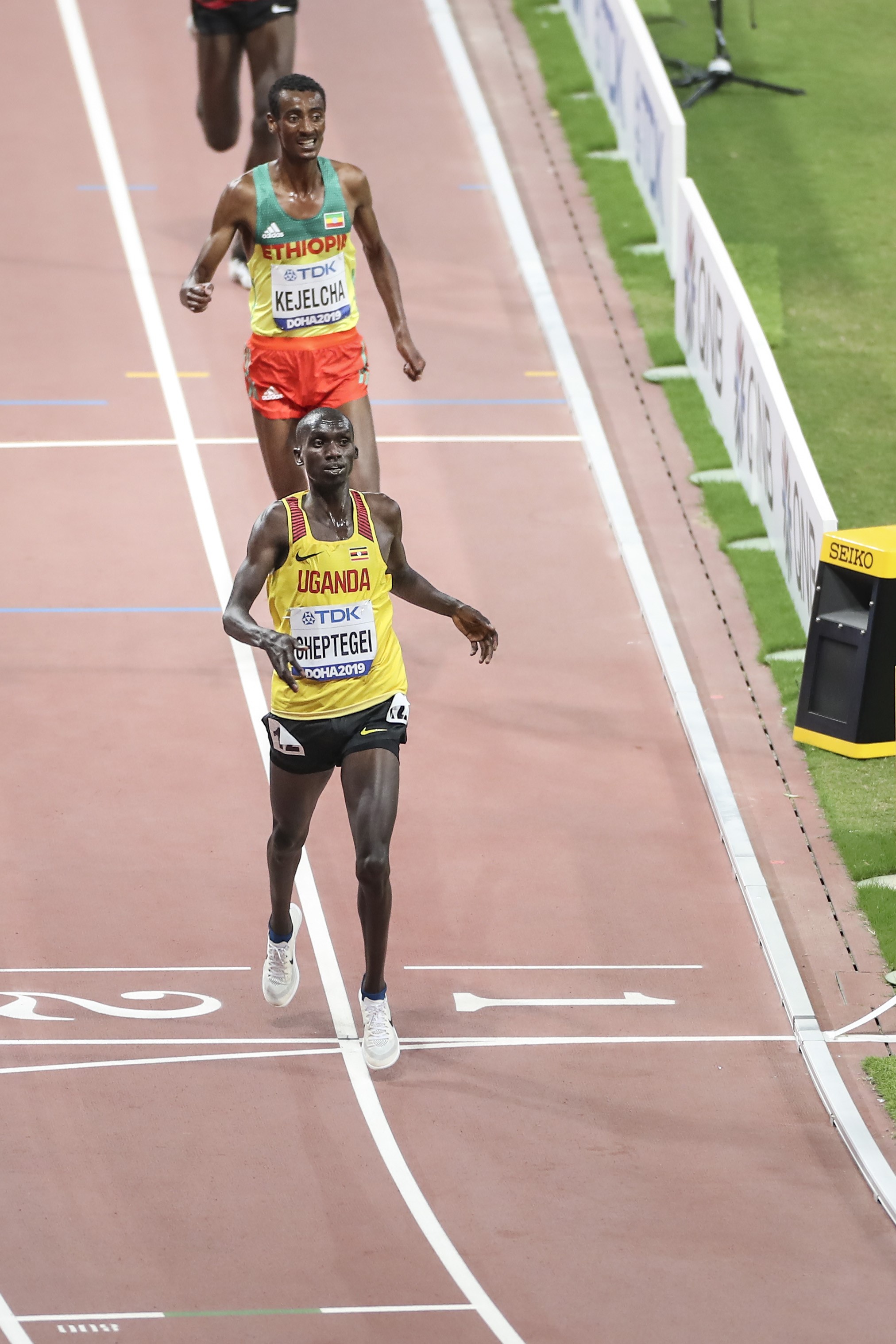 中长跑新王诞生他今年刷新三项世界纪录