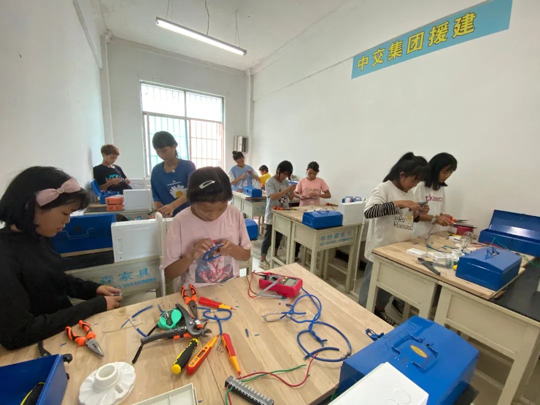 福贡县"普职融合"教育集中安置306名学生.孙琴霞 摄