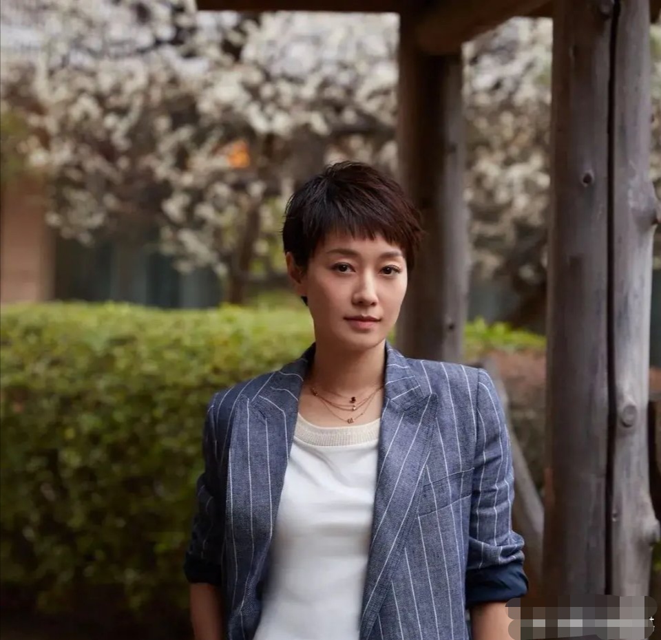 马伊琍离婚后精神恍惚,尝试1万1次的针灸,严重到找心理医生治疗