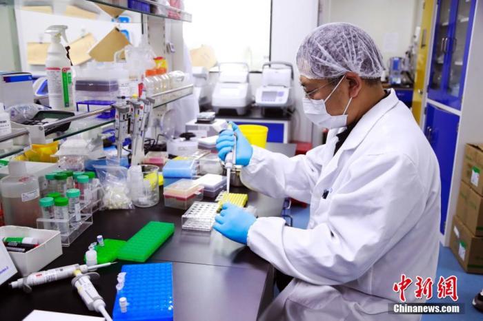 科技部：4个新冠疫苗进入临床III期 6万人接种无严重不良反应