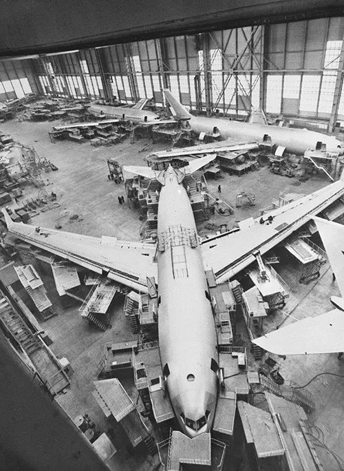 由苏联伊柳辛设计局和沃罗涅日飞机有限公司设计制造的IL－96－300大型飞机。图