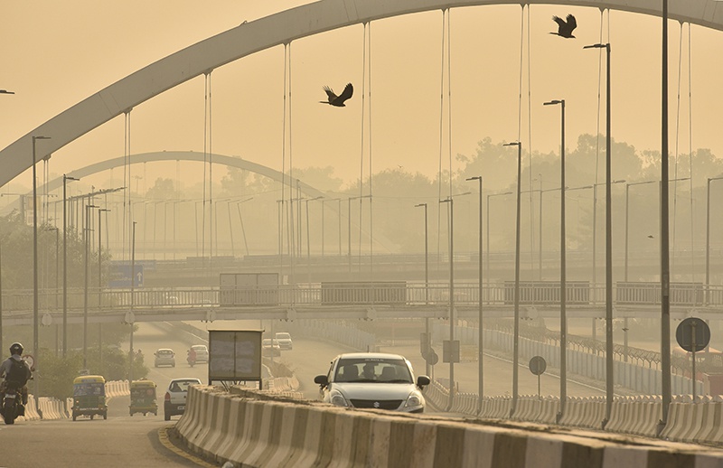 当地时间10月18日，印度首都新德里及其周边被厚重的雾霾笼罩。 人民视觉 图