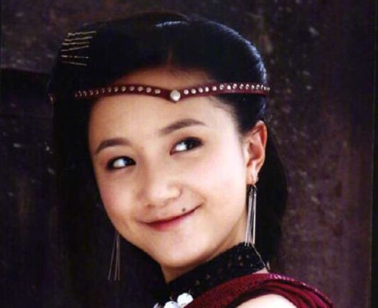 出道19年,只因嘴角有痣不温不火,如今失了痣,美得让人心动