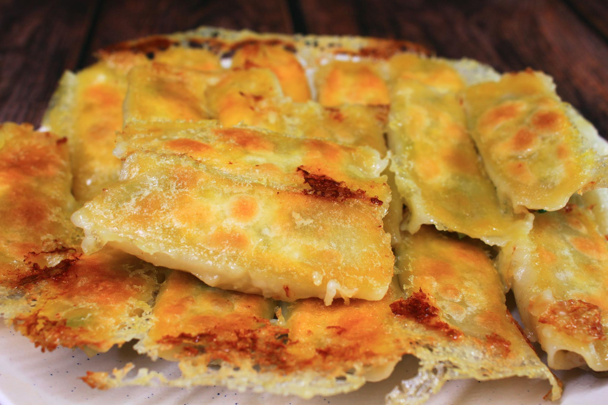 锅贴该用面粉水还是淀粉水大厨教你正确做法金黄酥脆太香了