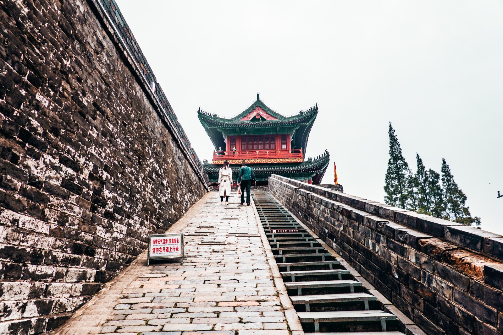 荆州古城墙:中国七大古城墙排名第二,有"江南完璧"之美誉 - 中国十大