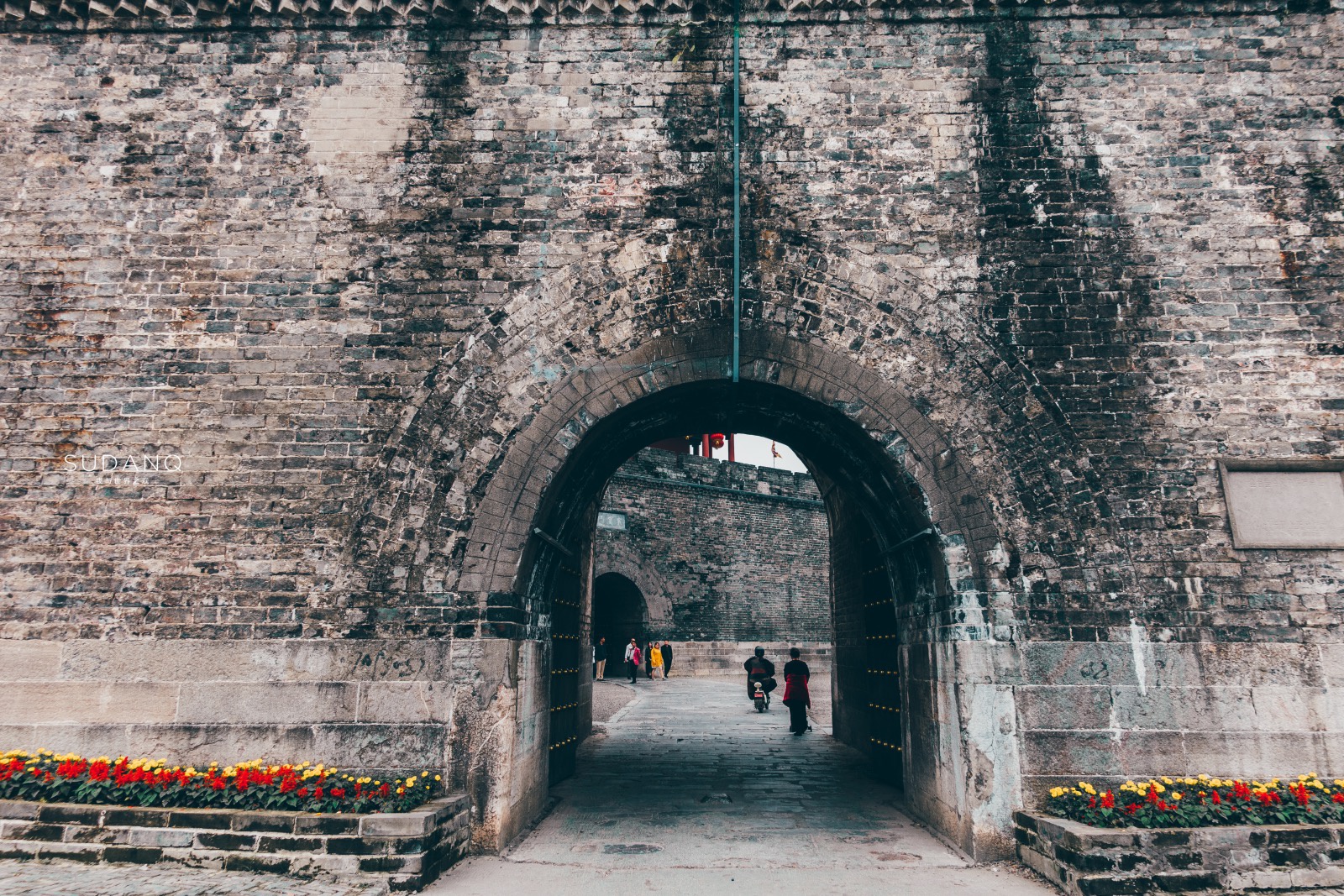 荆州古城墙:中国七大古城墙排名第二,有"江南完璧"之美誉 - 中国十大