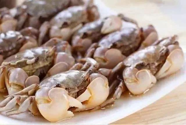 在福建福州一带则有蟛蜞酱,是将捉到蟛蜞用清水养净,去掉尾部,加上