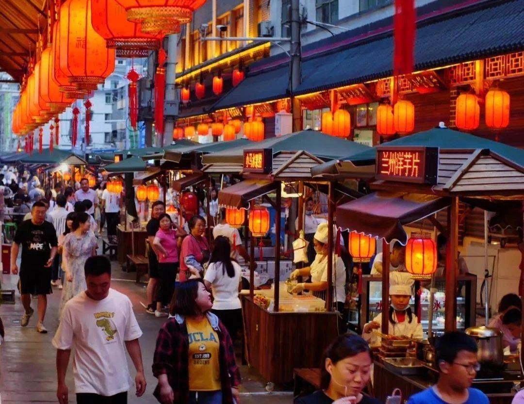 武都小城的夜晚可真热闹一方水土养育一方人每当夜幕降临