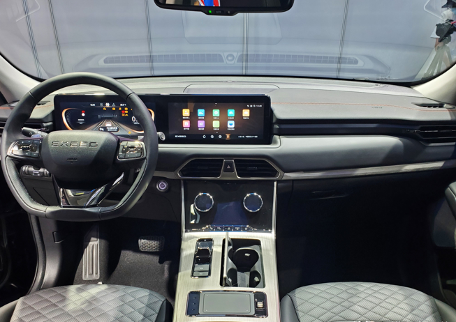 现款星途txl内饰疆哥认为最有意思的地方其实在于挡把部分,全新星途