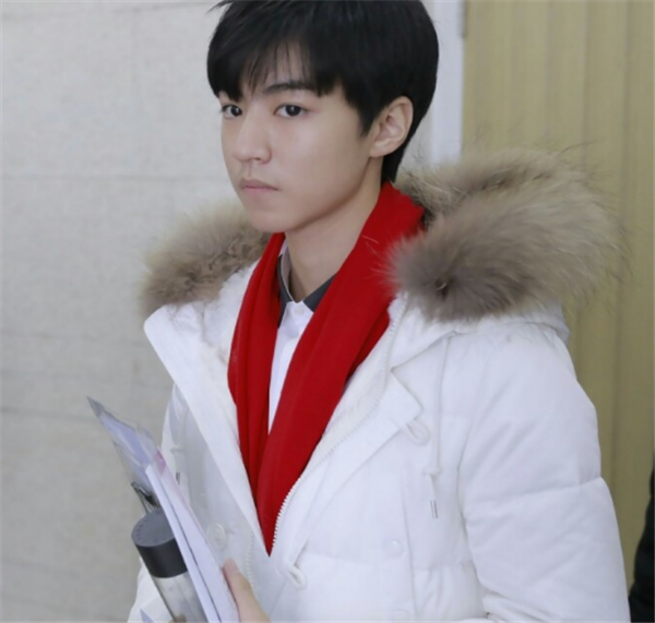 明星素颜艺考照,杨紫青涩,关晓彤标致,看到王俊凯:颜值真耐打