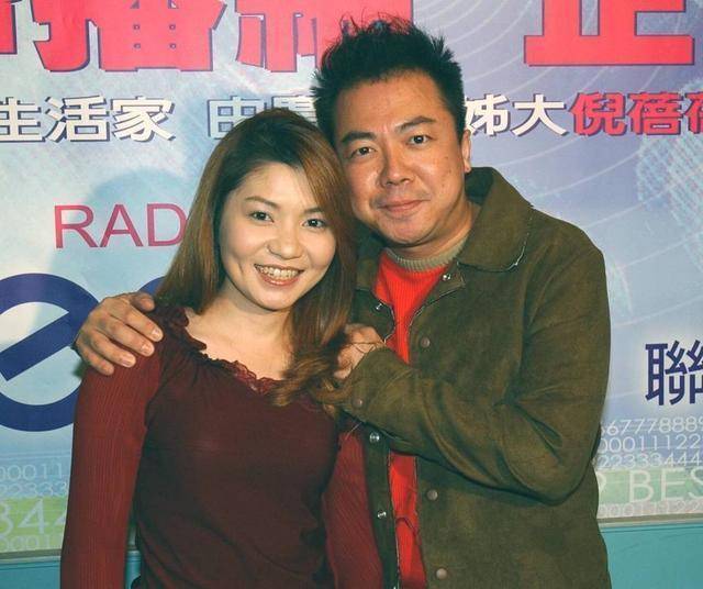 在今年,董至成的妻子罗若云与他离婚,原因让人大跌眼镜,他的妻子竟然