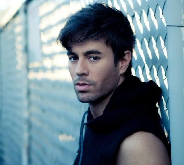 当年julio iglesias也曾经希望去美国发展,但因为运气不佳闯美失败