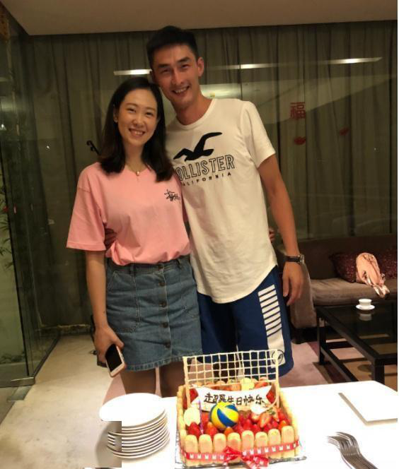 女排米杨现状,嫁2婚大7岁同行,女儿非亲生,日常却互动频繁