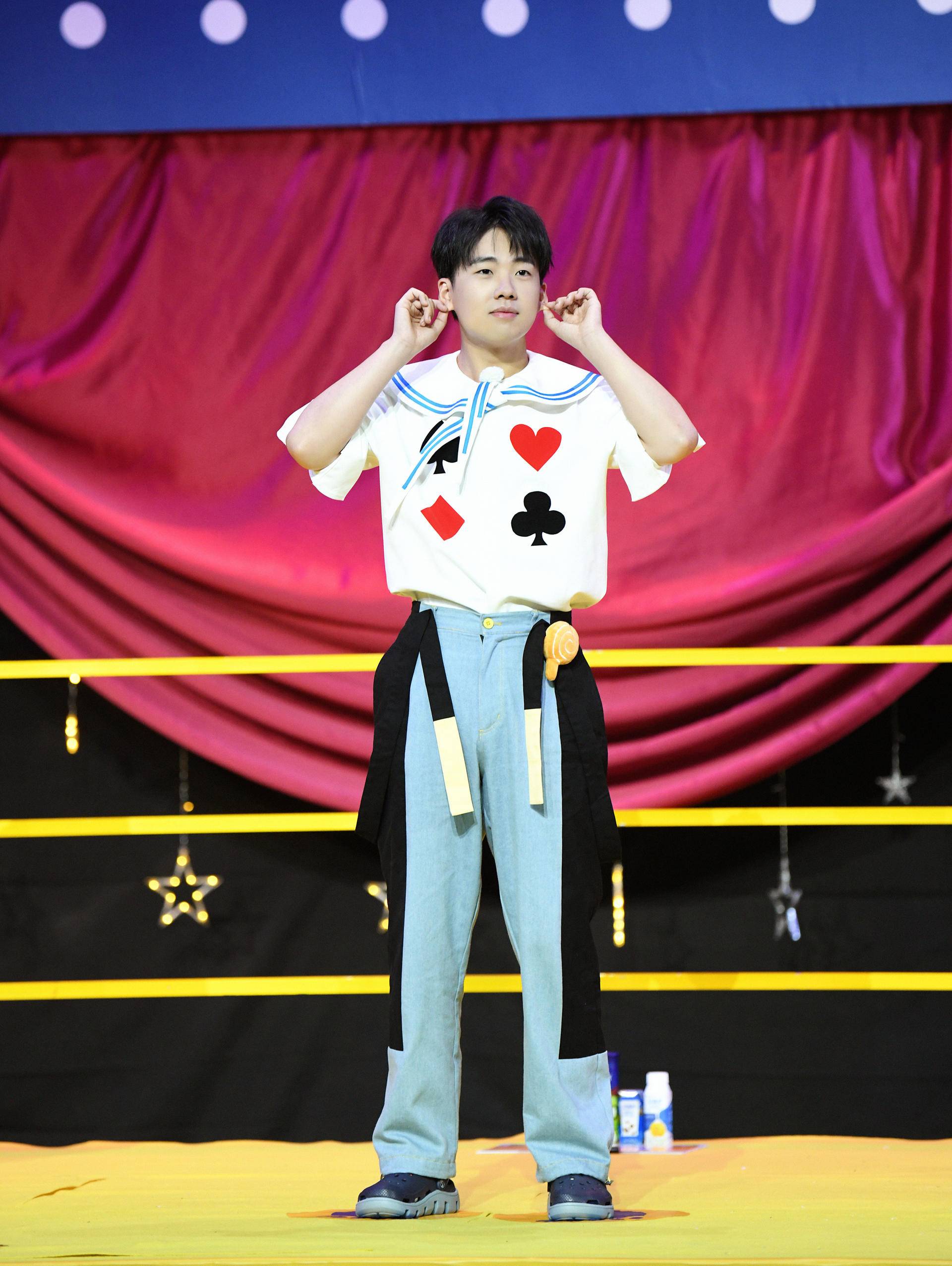 身高一米七又怎样学会郭麒麟的穿搭妙招视觉上轻松显高5cm