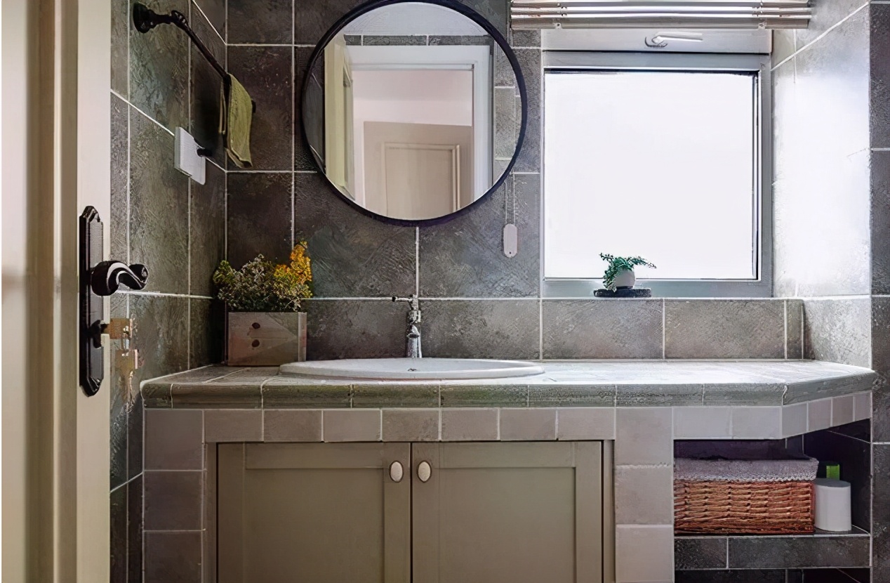 砖砌的洗手台,比千篇一律的成品好看太多,防水又耐用