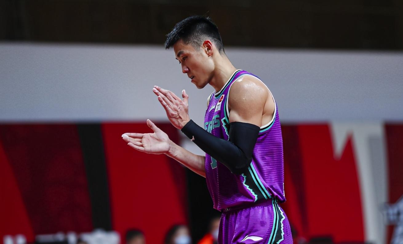 郭艾伦:高诗岩,你是哪队的,心里没点数吗?