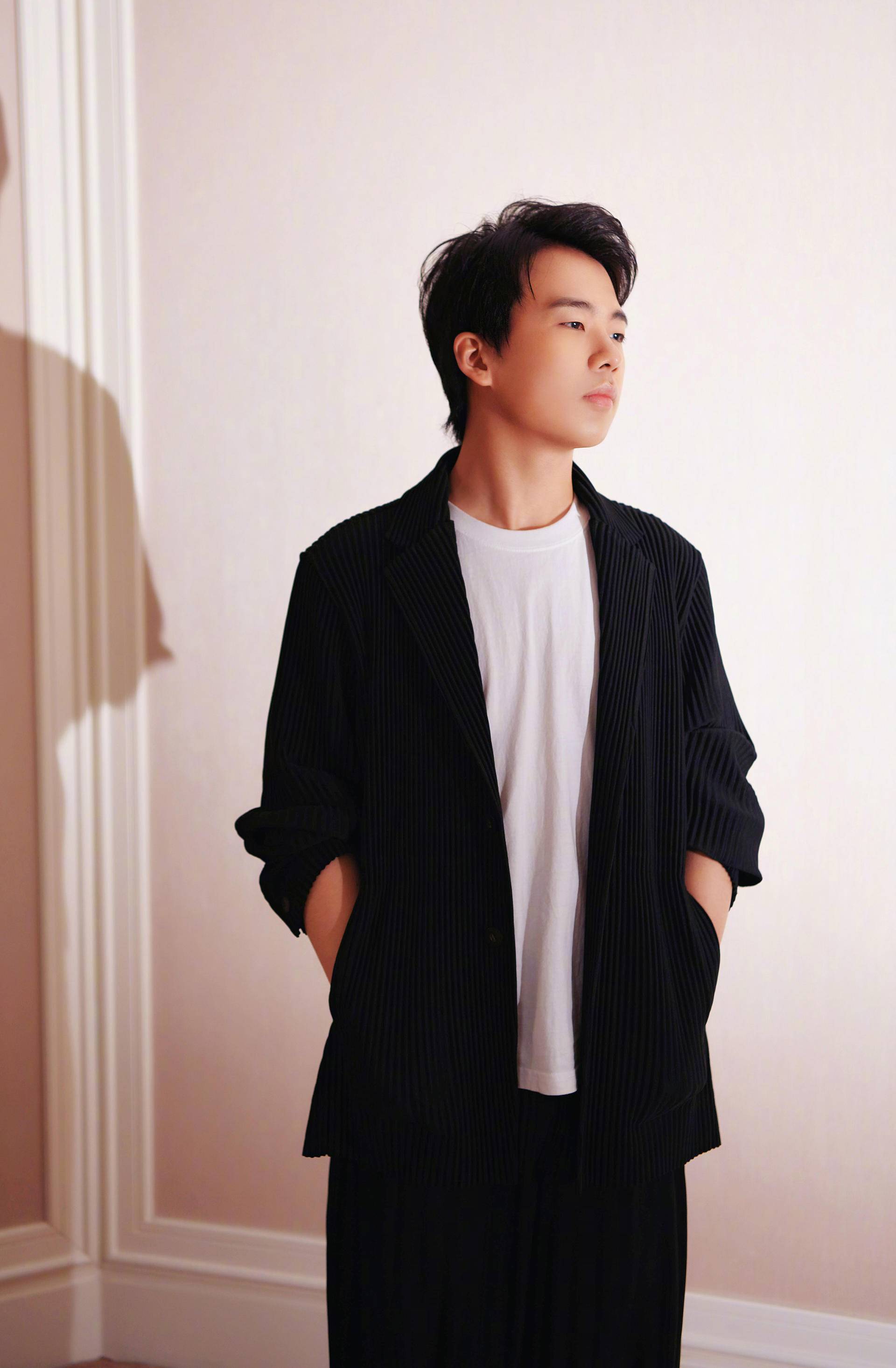 身高一米七又怎样学会郭麒麟的穿搭妙招视觉上轻松显高5cm