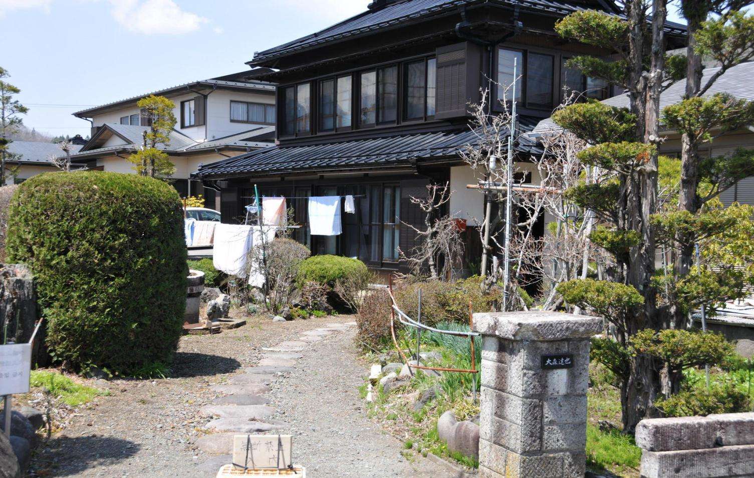 日本小村庄的蜕变曾经遍地都是臭水沟如今臭水沟清澈全是锦鲤