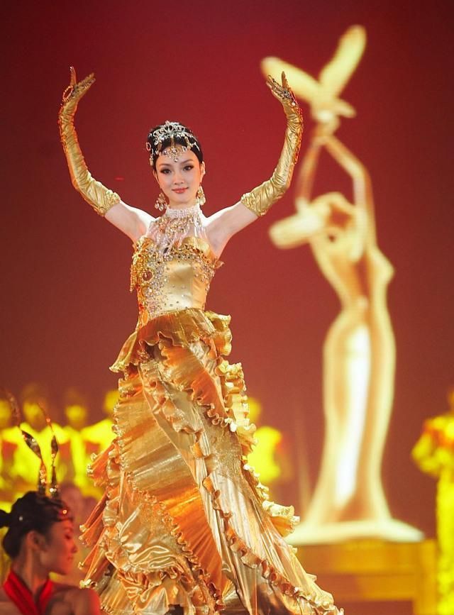 盘点8位历届金鹰女神,造型,风格各异,你最欣赏哪一位