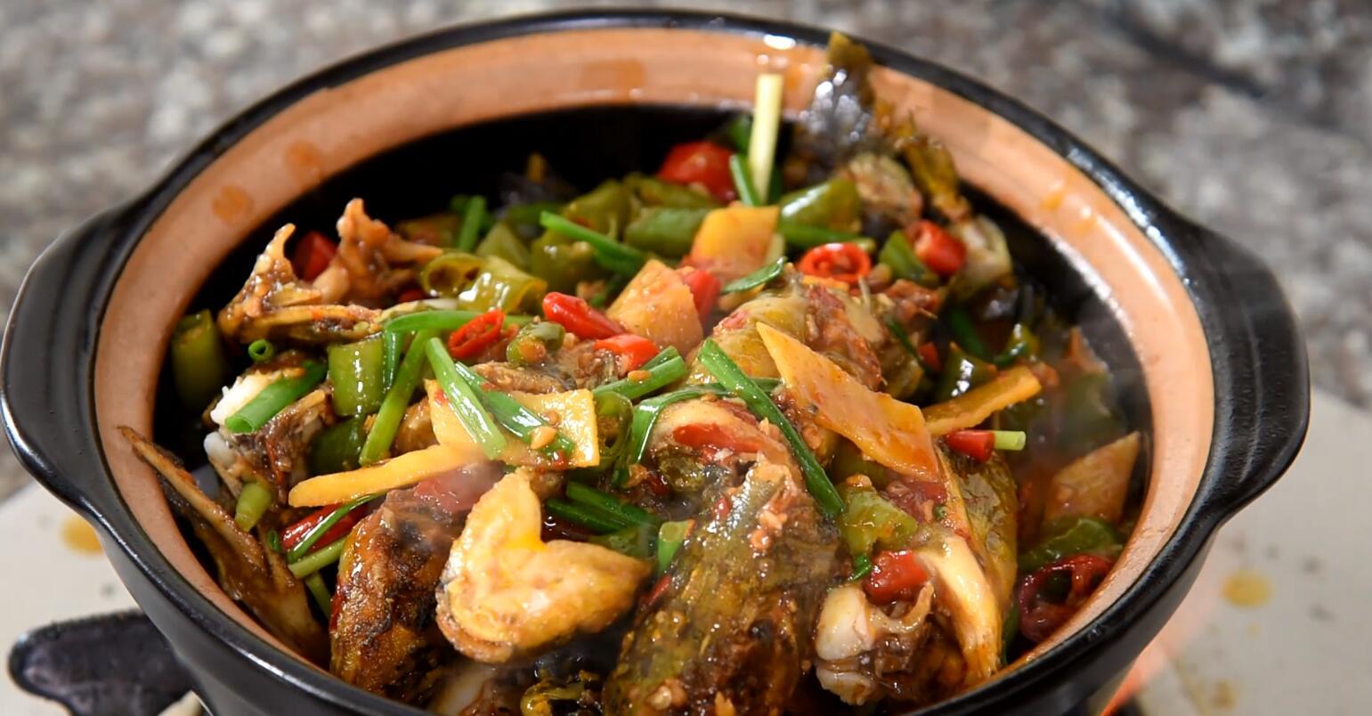 干锅黄骨鱼最美味做法,肉质细嫩,味道鲜美,好吃停不下