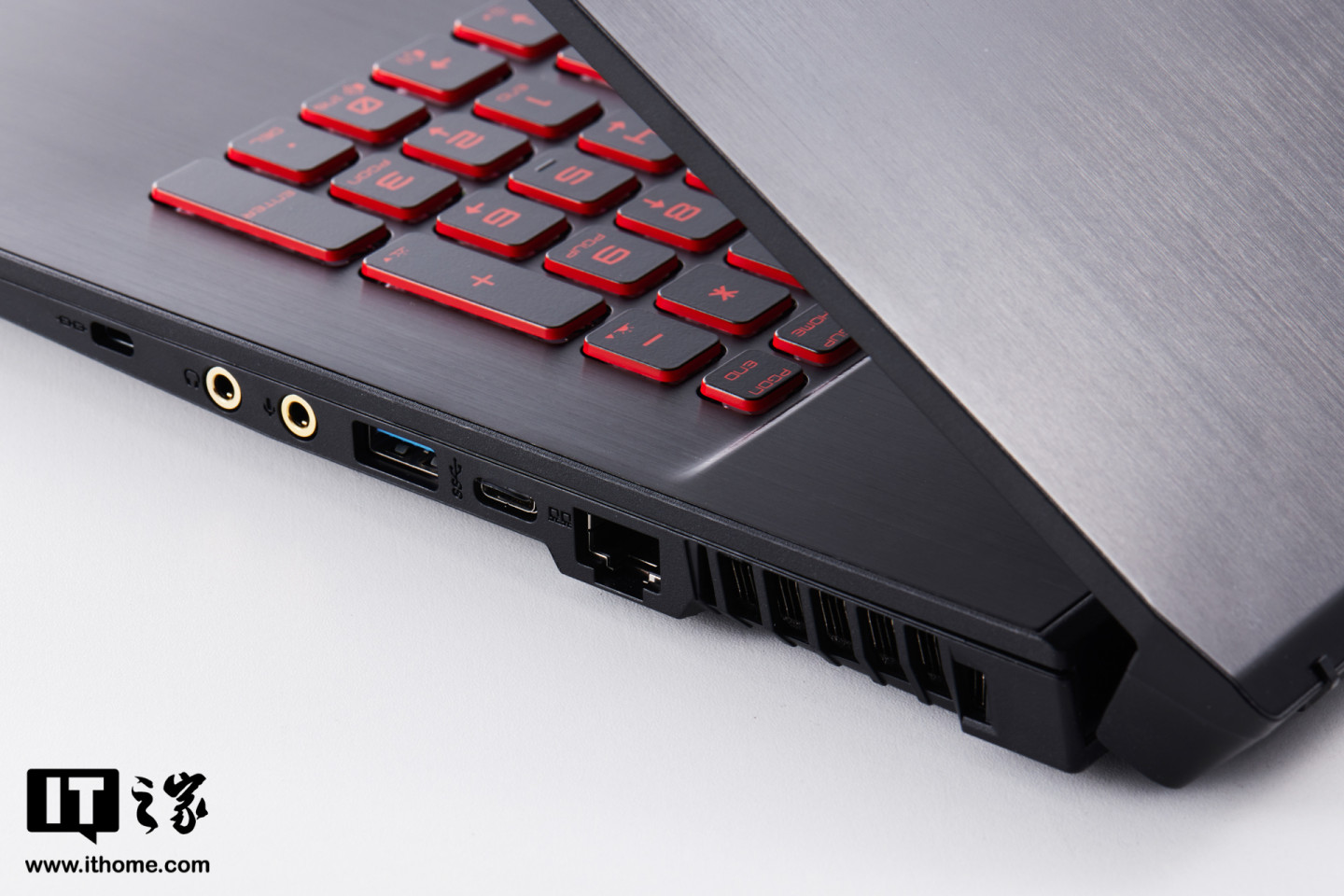 微星侠客gf75gf63游戏本评测更要满血火力