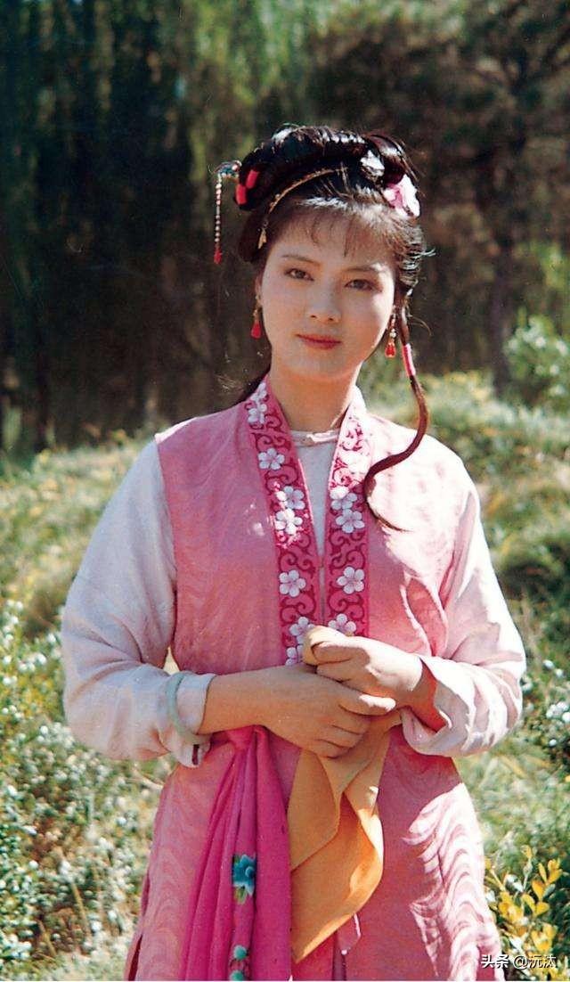 《红楼梦》里的史湘云和袭人,一个真性情,一个小聪明