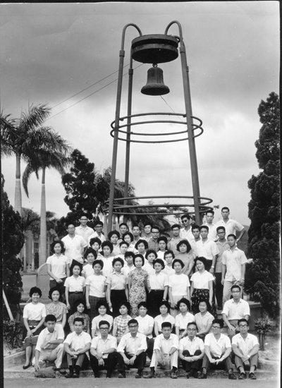     上个世纪50年代，叶嘉莹与台大中文系学生合影。受访者供图