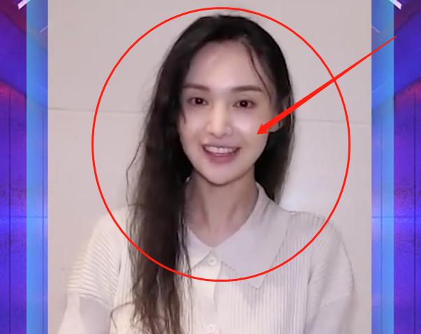 一千零一夜晚会官宣嘉宾,郑爽忘化妆素颜出镜,颜值状态很真实