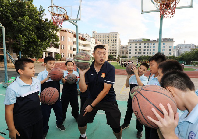 据悉,为更好地促进学生们参加体育锻炼,厦门市湖里区中小学校认真贯彻