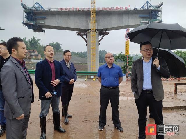 曹友良调研釜溪河流域河岸治理情况