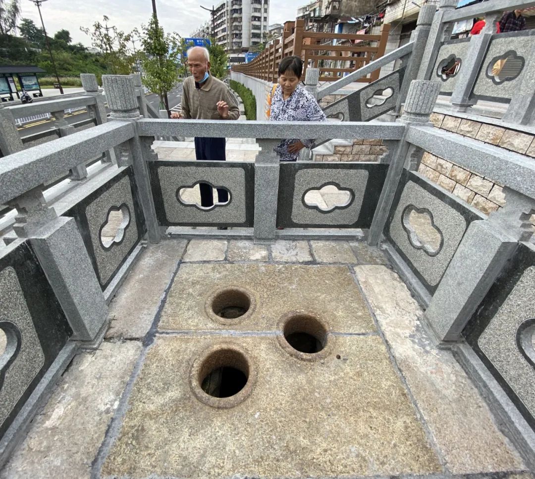 藏于肇庆大街中的这口古井,不仅历史悠久,还长了三只"眼睛"