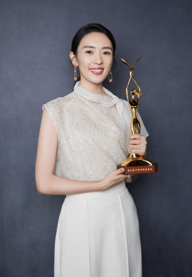 童瑶获金鹰奖最佳女演员继白玉兰后再度斩获奖项