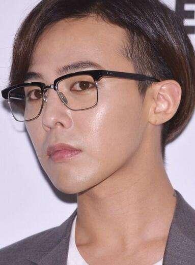 退伍之后整容了权志龙的鼻子怪怪的可能还要恢复恢复