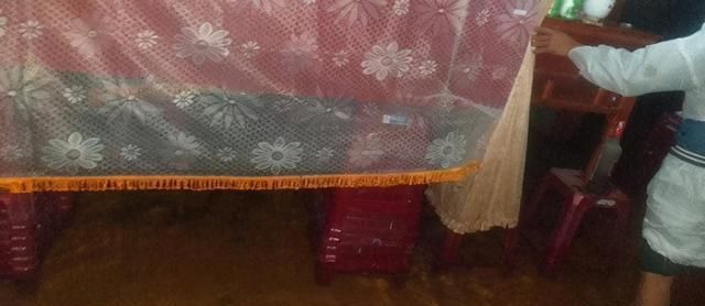 女子在洪水期间发病去世,家人担心尸体被泡将棺材吊在屋顶3天休闲区蓝鸢梦想 - Www.slyday.coM 女子在洪水期间发病去世,家人担心尸体被泡将棺材吊在屋顶3天休闲区蓝鸢梦想 - Www.slyday.coM