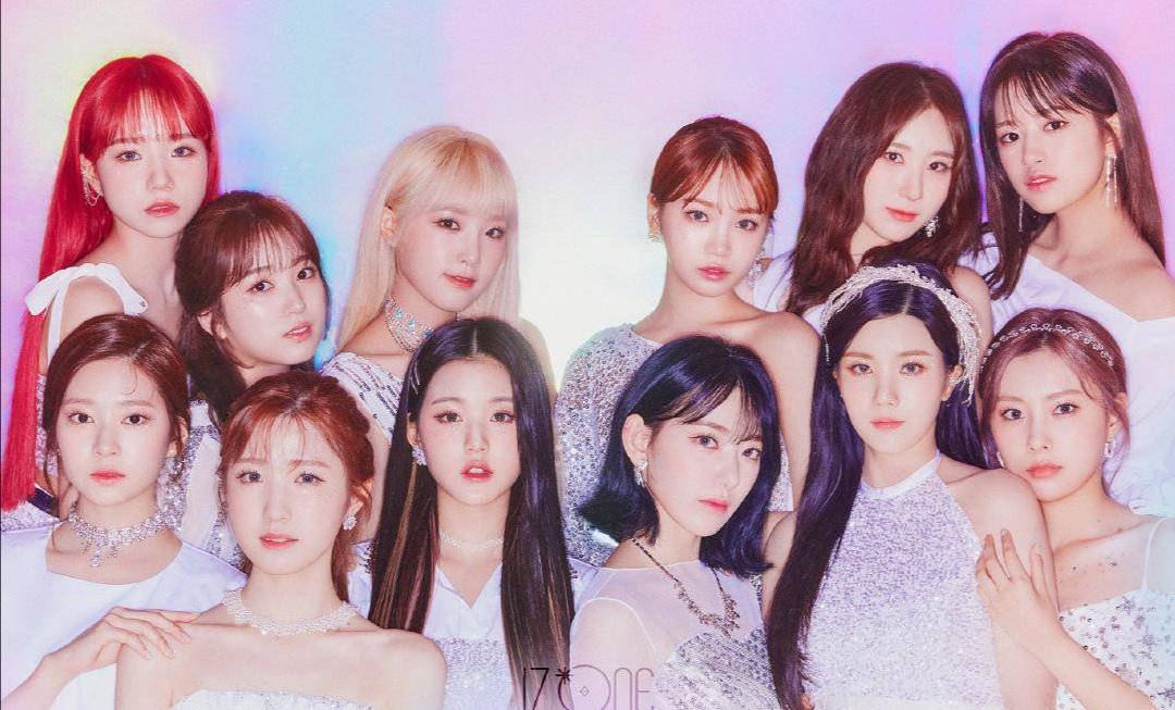 izone成员最新海报曝光,4人造型奇葩,是"高级"还是灾难?