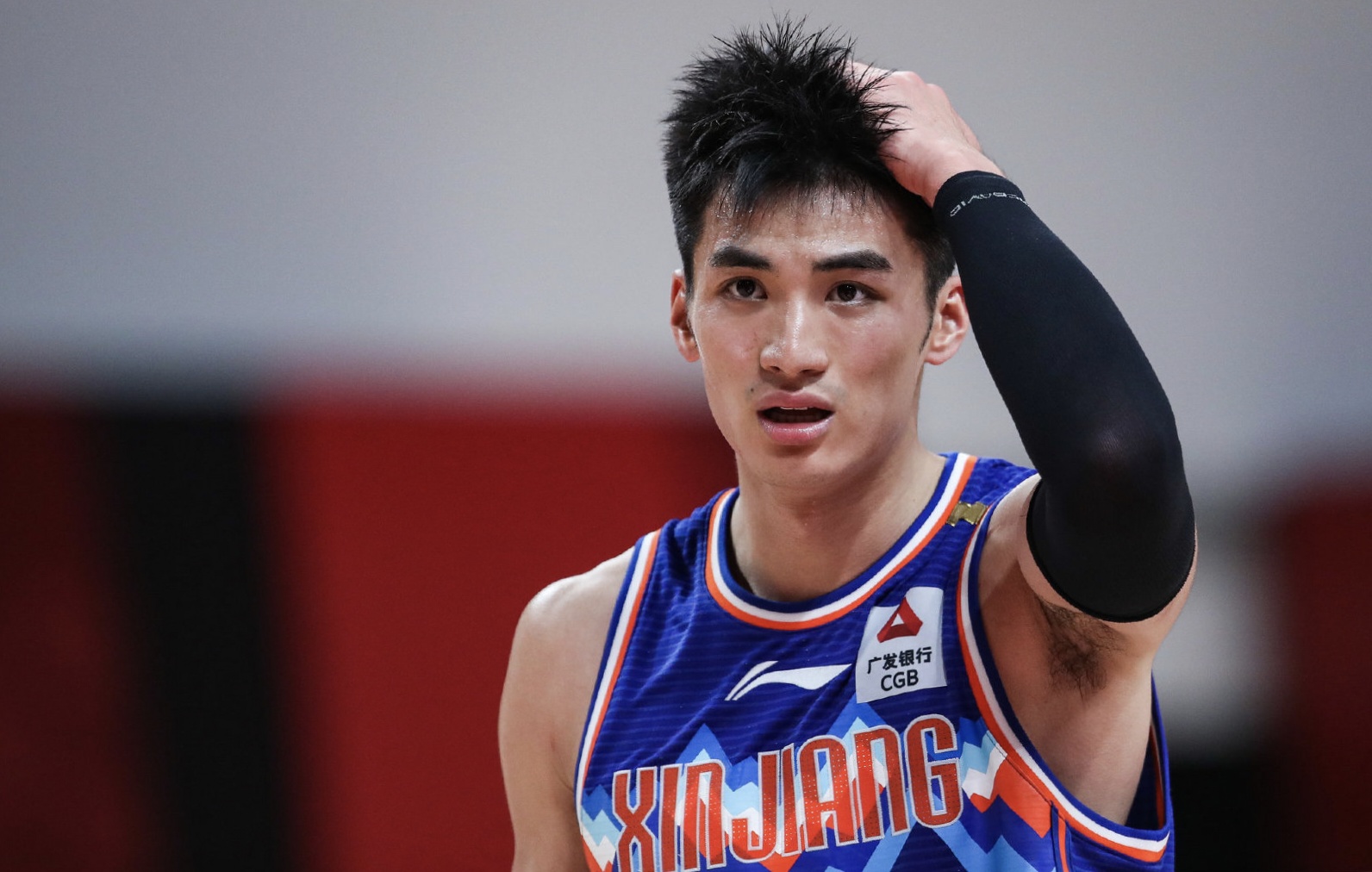 14次助攻!他在场赢37分,感谢深圳!周琦终于不用后场控球了