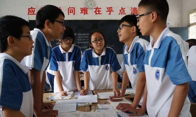 初中生的4种“假努力”行为,往往事倍功半,不少父母被蒙在鼓里|初中生|学生|老师_新浪新闻
