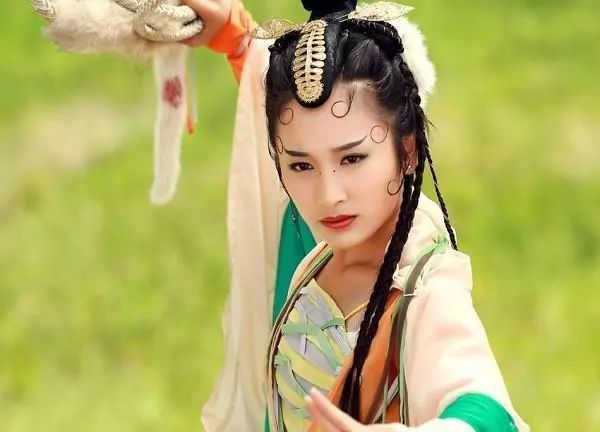 狐王的第七个女儿,九妹的七姐,冲动易怒,认为老爸偏心九妹,与五毒之首