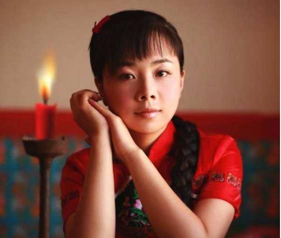 成名后低调嫁经纪人,如今放弃名利回农村生活|王二妮|成名|农村_新浪